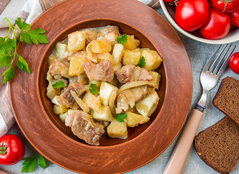 Рагу из свинины с картошкой и овощами в кастрюле пошаговый рецепт с фото