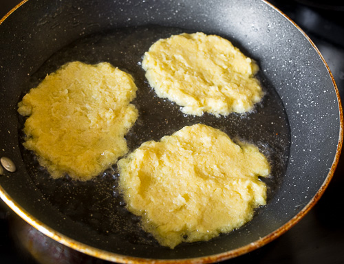 Драники с курицей и грибами в сливочном соусе