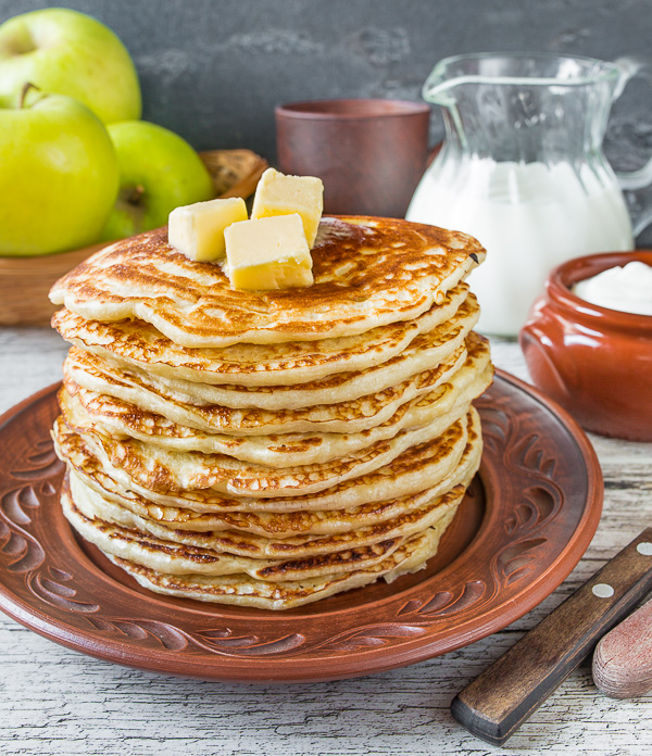 Тонкие дрожжевые блины на кефире (с дырочками) — рецепт с фото | Food, Thin pancakes, Pancakes